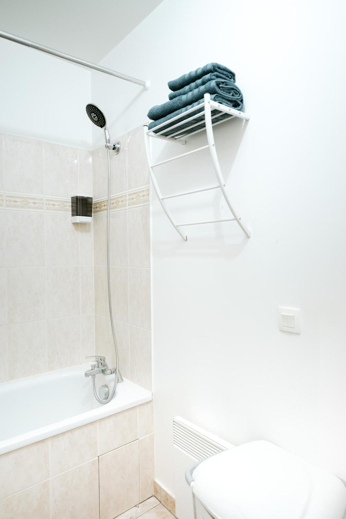 Hexa Dream Apartment Монтеврен Екстериор снимка