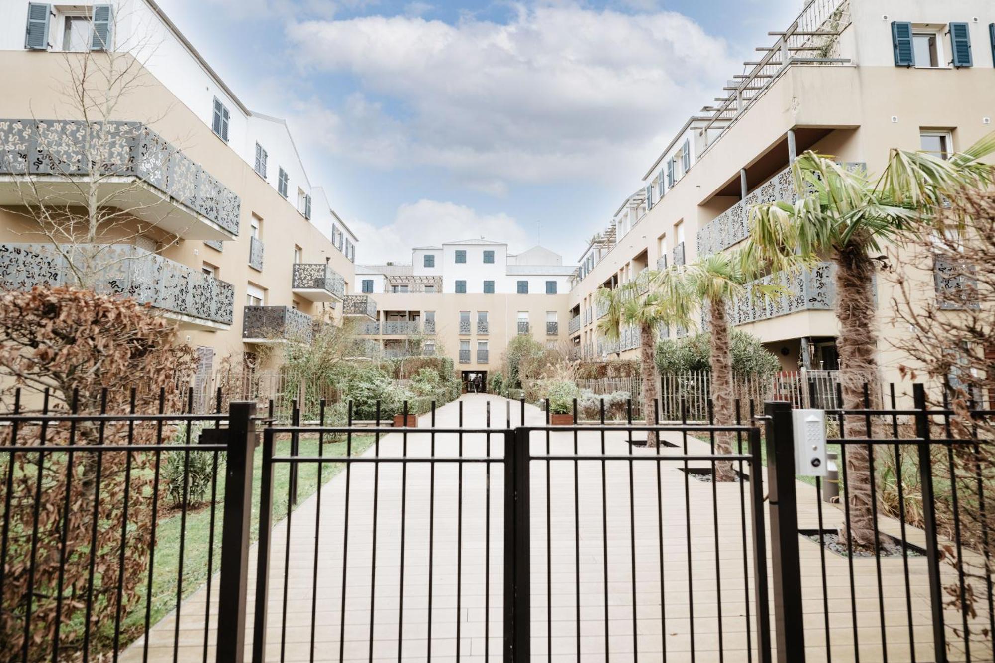 Hexa Dream Apartment Монтеврен Екстериор снимка